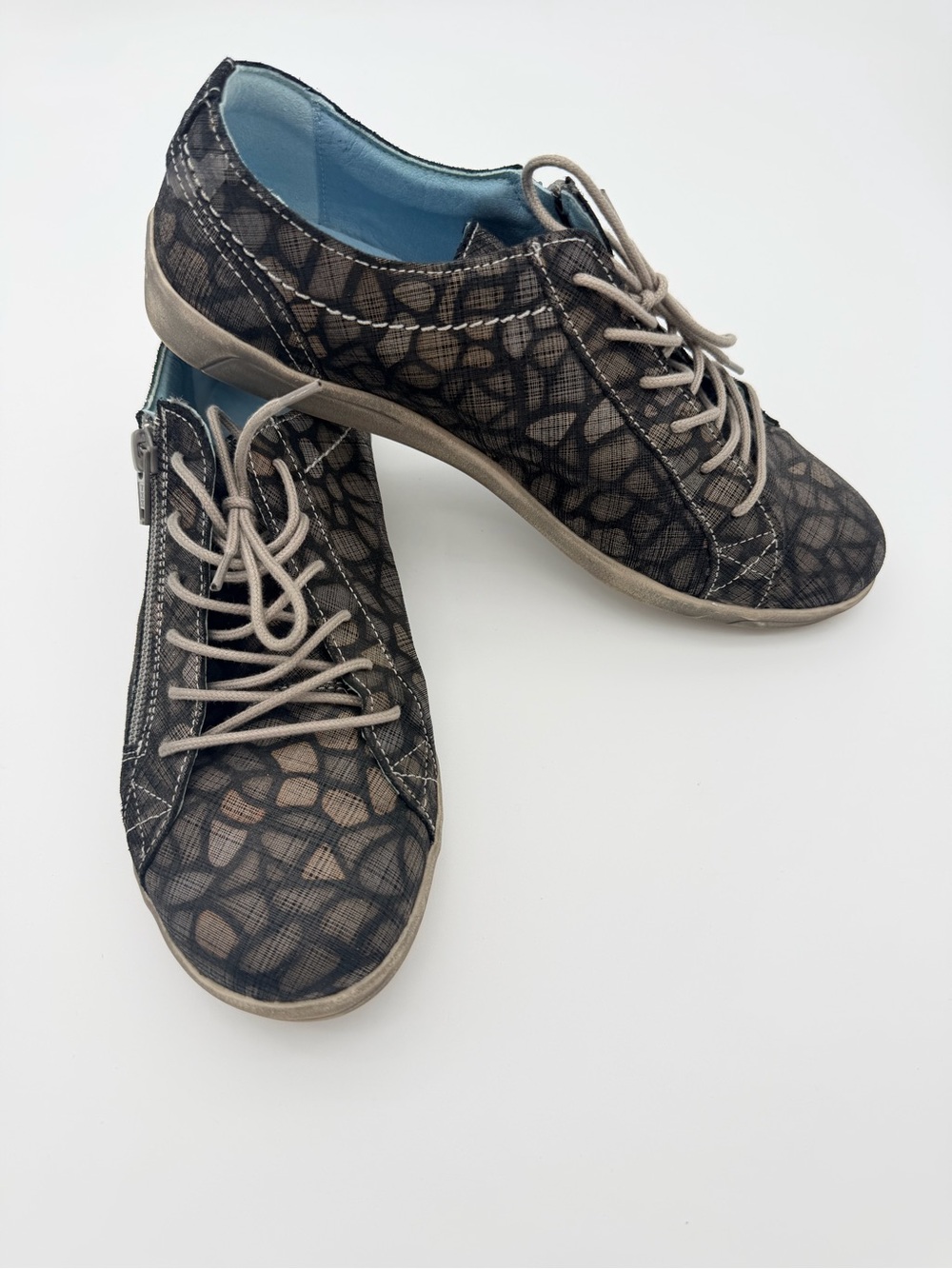 Cloud Footwear Faith Lace-Up Women's Sneakers in Black Pattern EU 39